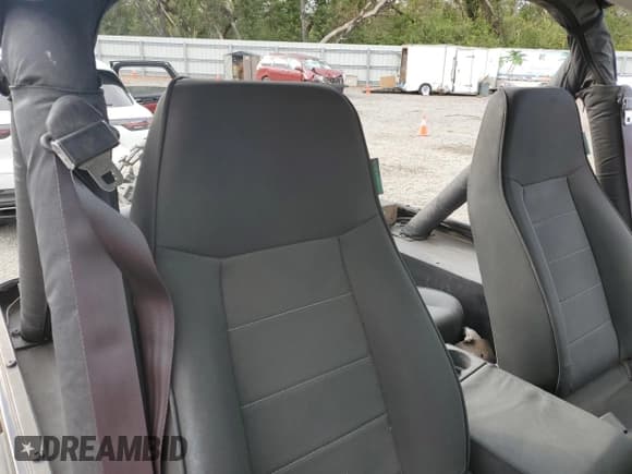 ✅ 1982 Jeep CJ • VIN: 1JCCM85A8CT000346 • Лот: 79328974. Опубликован ранее на Copart с пробегом 3 949 миль. Бесплатный доступ к архиву аукционных продаж из США и подробный отчёт об истории автомобиля на DreamBid. Изображение 10.