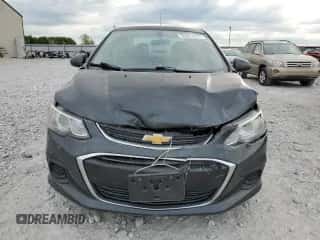 2017 Chevrolet Sonic LS с VIN 1G1JB5SH5H4137673, выставлен на аукционе Copart как лот 69697674 с пробегом 106 229 миль миль и Списание • Salvage title. История ставок и продаж доступна на DreamBid. Изображение 5.