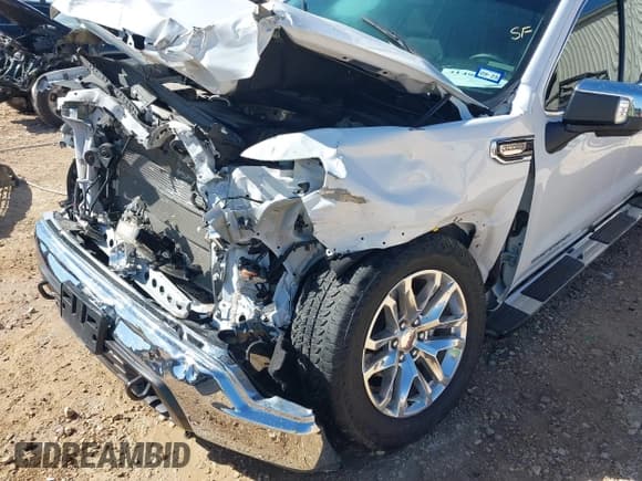 ✅ 2022 GMC Sierra 1500 SLT • VIN: 3GTU9DED0NG127165 • Lot: 41496347. Listed on IAAI with 29,892 mi. Free auction sales archive from the USA and detailed vehicle history report at DreamBid. Image 17.