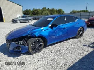 ✅ 2025 Nissan Altima SR • VIN: 1N4BL4CV3SN331925 • Лот: 81100965. Опубликован ранее на Copart с пробегом 20 833 миль. Бесплатный доступ к архиву аукционных продаж из США и подробный отчёт об истории автомобиля на DreamBid. Изображение 1.