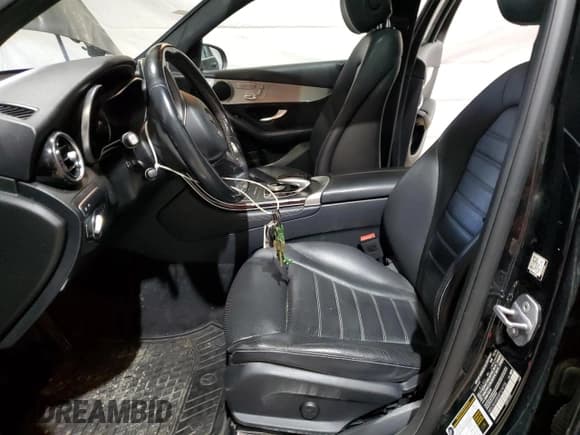 ✅ 2019 Mercedes-Benz GLC 300 • VIN: WDC0G4KB5KF574735 • Lot: 82718835. Wystawiony na Copart z przebiegiem 123 192 mil. Bezpłatny archiwum sprzedaży aukcyjnych z USA i szczegółowy raport historii pojazdu na DreamBid. Zdjęcie 7.