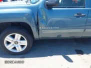 ✅ 2007 Chevrolet Silverado 1500 1LT • VIN: 2GCEC13J671716942 • Lot: 42616878. Wystawiony na IAAI z przebiegiem 229 113 mil. Bezpłatny archiwum sprzedaży aukcyjnych z USA i szczegółowy raport historii pojazdu na DreamBid. Zdjęcie 6.