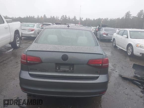 ✅ 2016 Volkswagen Jetta Sport • VIN: 3VWD17AJ6GM360067 • Lot: 43300730. Wystawiony na IAAI z przebiegiem 101 141 mil. Bezpłatny archiwum sprzedaży aukcyjnych z USA i szczegółowy raport historii pojazdu na DreamBid. Zdjęcie 17.