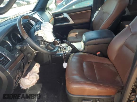 ✅ 2017 Toyota Land Cruiser • VIN: JTMCY7AJ5H4059717 • Lot: 79682424. Listed on Copart with 62,277 mi. Free auction sales archive from the USA and detailed vehicle history report at DreamBid. Image 7.