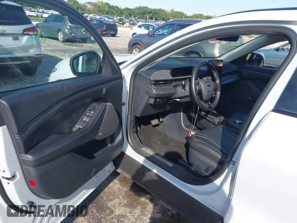 ✅ 2023 Ford Mustang Mach-E Premium • VIN: 3FMTK3SU1PMA83787 • Лот: 43855839. Опубликован ранее на IAAI с пробегом 27 931 миль. Бесплатный доступ к архиву аукционных продаж из США и подробный отчёт об истории автомобиля на DreamBid. Изображение 5.