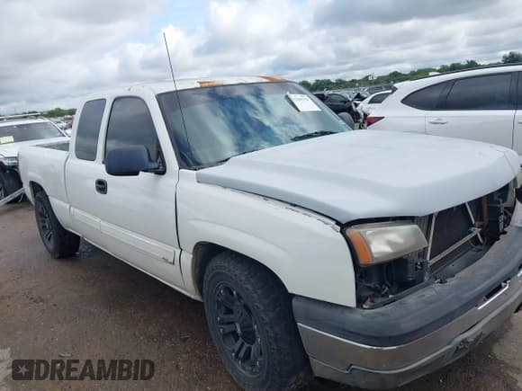 ✅ 2004 Chevrolet Silverado 1500 LS • VIN: 2GCEC19TX41117000 • Лот: 43299778. Опубликован ранее на IAAI с пробегом 219 972 миль. Бесплатный доступ к архиву аукционных продаж из США и подробный отчёт об истории автомобиля на DreamBid. Изображение 1.