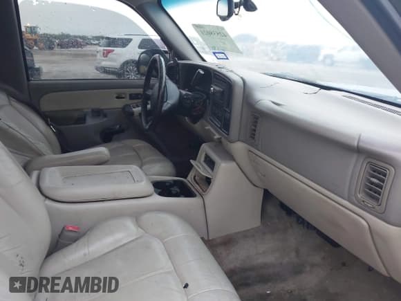 ✅ 2001 Chevrolet Suburban LS • VIN: 3GNEC16T81G216977 • Лот: 42538021. Опубликован ранее на IAAI с пробегом 404 293 миль. Бесплатный доступ к архиву аукционных продаж из США и подробный отчёт об истории автомобиля на DreamBid. Изображение 5.