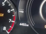 ✅ 2024 Mazda 3 S Carbon Edition • VIN: 3MZBPBCM9RM415159 • Lot: 41309145. Wystawiony na IAAI z przebiegiem 4 492 mil. Bezpłatny archiwum sprzedaży aukcyjnych z USA i szczegółowy raport historii pojazdu na DreamBid. Zdjęcie 16.