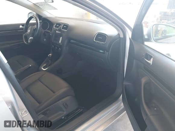 ✅ 2014 Volkswagen Jetta TDI w/Sunroof • VIN: 3VWPL7AJXEM613489 • Лот: 43243139. Опубликован ранее на IAAI с пробегом 198 417 миль. Бесплатный доступ к архиву аукционных продаж из США и подробный отчёт об истории автомобиля на DreamBid. Изображение 5.