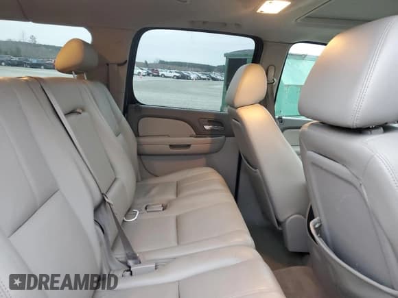 ✅ 2009 Chevrolet Suburban 1LT • VIN: 1GNFK26339R279705 • Lot: 44591325. Wystawiony na Copart z przebiegiem 261 810 mil. Bezpłatny archiwum sprzedaży aukcyjnych z USA i szczegółowy raport historii pojazdu na DreamBid. Zdjęcie 11.