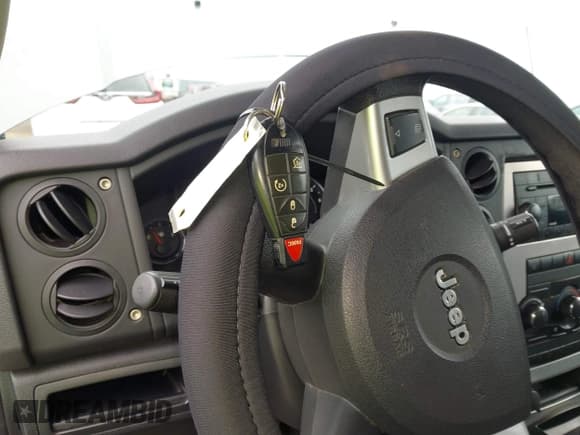 ✅ 2008 Jeep Commander Sport • VIN: 1J8HG48K98C135234 • Lot: 41920183. Listed on IAAI with 247,452 mi. Free auction sales archive from the USA and detailed vehicle history report at DreamBid. Image 11.