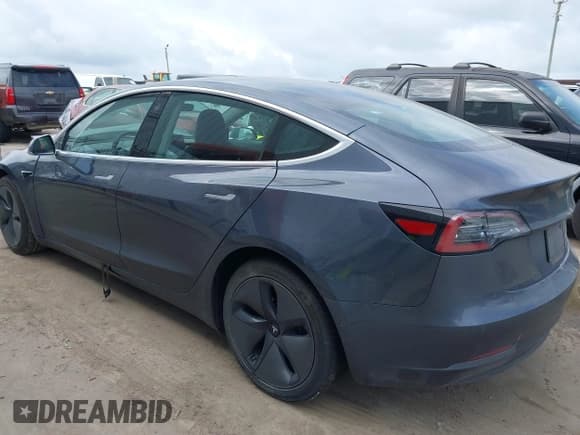 ✅ 2020 Tesla Model 3 Long Range • VIN: 5YJ3E1EB7LF663182 • Lot: 42687885. Wystawiony na IAAI z przebiegiem 31 176 mil. Bezpłatny archiwum sprzedaży aukcyjnych z USA i szczegółowy raport historii pojazdu na DreamBid. Zdjęcie 3.