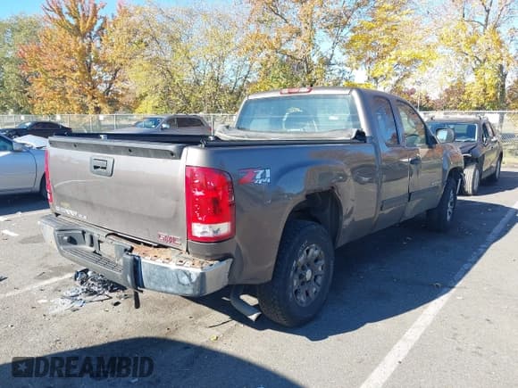 ✅ 2008 GMC Sierra 1500 SLT • VIN: 2GTEK19J181252549 • Lot: 43489994. Wystawiony na IAAI z przebiegiem 198 436 mil. Bezpłatny archiwum sprzedaży aukcyjnych z USA i szczegółowy raport historii pojazdu na DreamBid. Zdjęcie 4.
