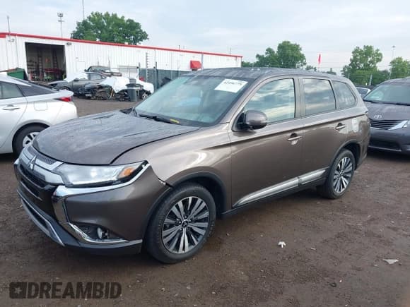 ✅ 2020 Mitsubishi Outlander SE • VIN: JA4AD3A37LZ004298 • Lot: 42496775. Listed on IAAI with 64,903 mi. Free auction sales archive from the USA and detailed vehicle history report at DreamBid. Image 19.