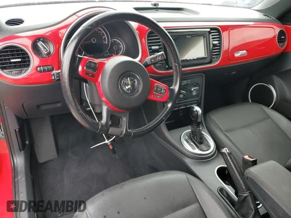 ✅ 2014 Volkswagen Beetle 2.5L • VIN: 3VW5P7AT0EM803041 • Лот: 73660644. Опубликован ранее на Copart с пробегом Не указан. Бесплатный доступ к архиву аукционных продаж из США и подробный отчёт об истории автомобиля на DreamBid. Изображение 8.