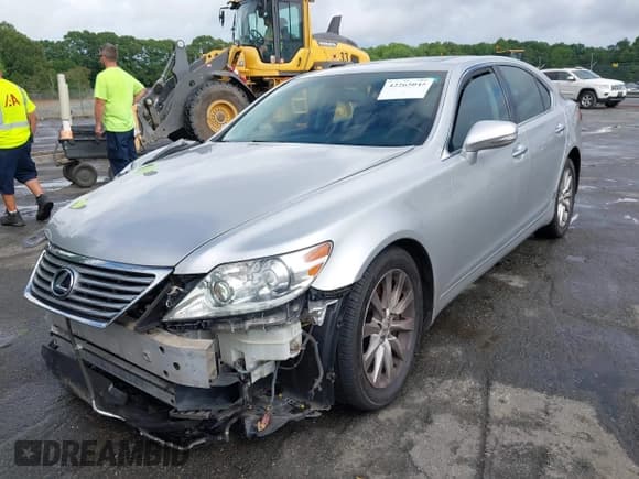 ✅ 2012 Lexus LS 460 • VIN: JTHCL5EF4C5014679 • Lot: 42265045. Listed on IAAI with 204,035 mi. Free auction sales archive from the USA and detailed vehicle history report at DreamBid. Image 17.