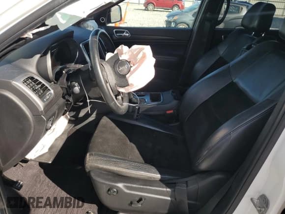 ✅ 2017 Jeep Grand Cherokee Altitude • VIN: 1C4RJFAG6HC767848 • Lot: 82335625. Listed on Copart with 108,123 mi. Free auction sales archive from the USA and detailed vehicle history report at DreamBid. Image 7.