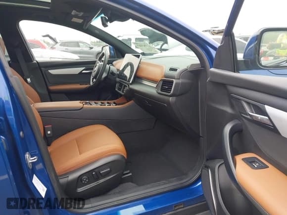 ✅ 2024 VinFast VF 8 Plus • VIN: RLLV1AFA9RH007994 • Lot: 43343167. Wystawiony na IAAI z przebiegiem 11 888 mil. Bezpłatny archiwum sprzedaży aukcyjnych z USA i szczegółowy raport historii pojazdu na DreamBid. Zdjęcie 5.