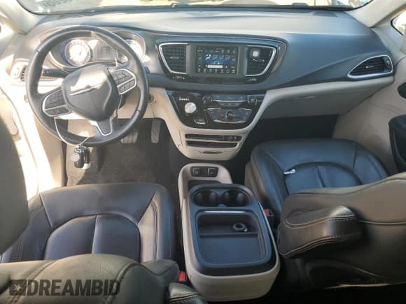 ✅ 2020 Chrysler Pacifica Touring L • VIN: 2C4RC1BG6LR115677 • Lot: 61946205. Listed on Copart with 74,950 mi. Free auction sales archive from the USA and detailed vehicle history report at DreamBid. Image 8.