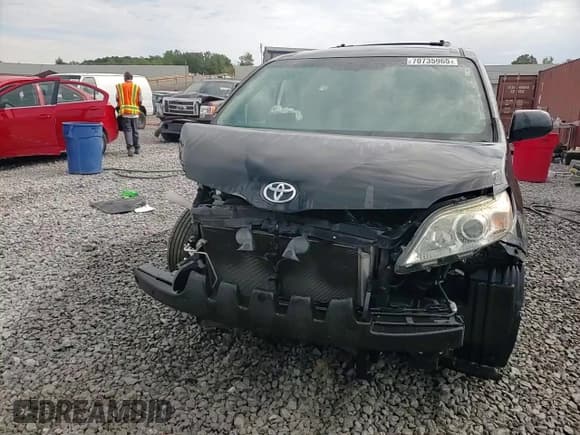 ✅ 2016 Toyota Sienna LE AAS • VIN: 5TDKK3DCXGS731552 • Лот: 70735965. Опубликован ранее на Copart с пробегом 140 410 миль. Бесплатный доступ к архиву аукционных продаж из США и подробный отчёт об истории автомобиля на DreamBid. Изображение 14.
