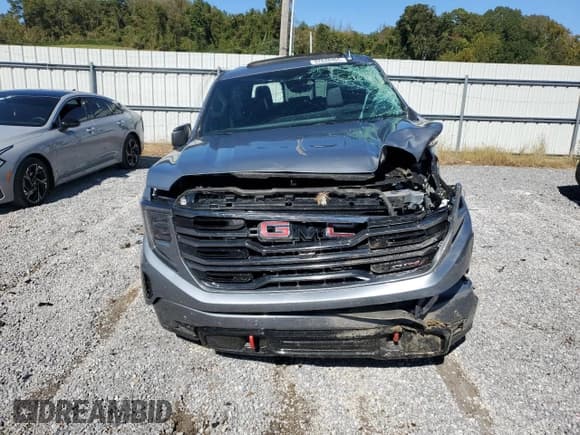 ✅ 2025 GMC Sierra 1500 AT4 • VIN: 3GTUUEEL9SG307431 • Lot: 82648465. Wystawiony na Copart z przebiegiem 12 566 mil. Bezpłatny archiwum sprzedaży aukcyjnych z USA i szczegółowy raport historii pojazdu na DreamBid. Zdjęcie 5.