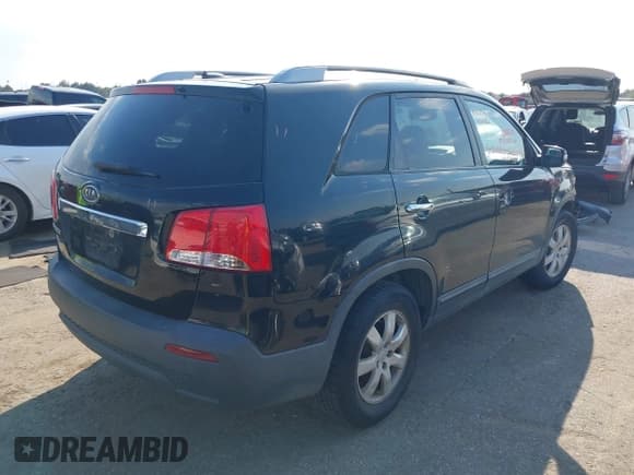 ✅ 2011 Kia Sorento LX • VIN: 5XYKT3A18BG108761 • Лот: 43351958. Опубликован ранее на IAAI с пробегом 176 418 миль. Бесплатный доступ к архиву аукционных продаж из США и подробный отчёт об истории автомобиля на DreamBid. Изображение 4.