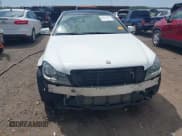 ✅ 2013 Mercedes-Benz C 250 • VIN: WDDGJ4HB5DG076888 • Lot: 42811728. Wystawiony na IAAI z przebiegiem 8 352 mil. Bezpłatny archiwum sprzedaży aukcyjnych z USA i szczegółowy raport historii pojazdu na DreamBid. Zdjęcie 6.