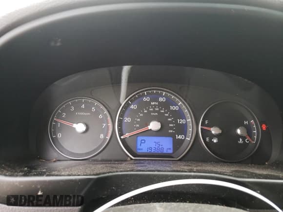 ✅ 2010 Hyundai Santa Fe GLS • VIN: 5NMSG3AB0AH345228 • Lot: 73937304. Listed on Copart with 193,881 mi. Free auction sales archive from the USA and detailed vehicle history report at DreamBid. Image 9.