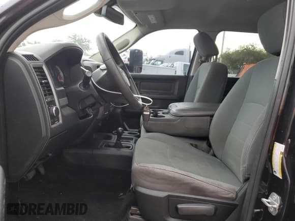 ✅ 2018 Ram 3500 Tradesman • VIN: 3C63RRGL0JG305154 • Лот: 81585535. Опубликован ранее на Copart с пробегом 158 520 миль. Бесплатный доступ к архиву аукционных продаж из США и подробный отчёт об истории автомобиля на DreamBid. Изображение 7.