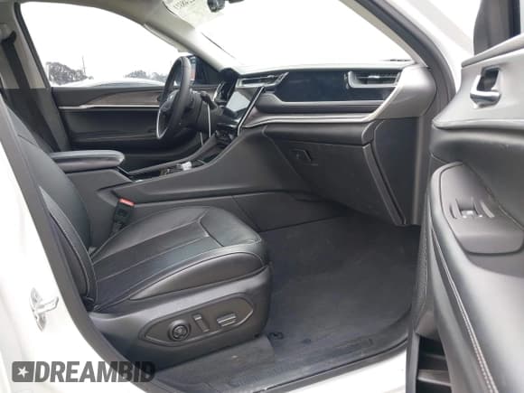 ✅ 2022 Jeep Grand Cherokee • VIN: 1C4RJYB67N8761928 • Lot: 42248811. Listed on IAAI with 28,831 mi. Free auction sales archive from the USA and detailed vehicle history report at DreamBid. Image 5.