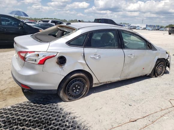 ✅ 2012 Ford Focus SE • VIN: 1FAHP3F26CL201547 • Lot: 51965375. Listed on Copart with 78,326 mi. Free auction sales archive from the USA and detailed vehicle history report at DreamBid. Image 3.