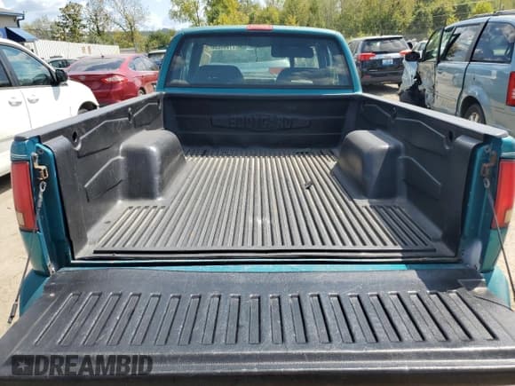 ✅ 1994 Chevrolet S-10 LS • VIN: 1GCCS19Z1R8217571 • Лот: 71994634. Опубликован ранее на Copart с пробегом 167 632 миль. Бесплатный доступ к архиву аукционных продаж из США и подробный отчёт об истории автомобиля на DreamBid. Изображение 10.