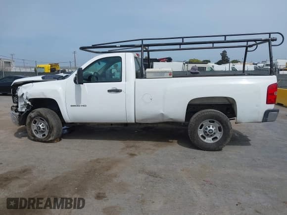 ✅ 2014 Chevrolet Silverado 2500HD Work Truck • VIN: 1GC0CVCG5EF177029 • Lot: 42116212. Wystawiony na IAAI z przebiegiem 235 360 mil. Bezpłatny archiwum sprzedaży aukcyjnych z USA i szczegółowy raport historii pojazdu na DreamBid. Zdjęcie 15.
