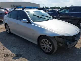 2006 BMW 3 Series 325i z VIN WBAVB13556PT09215, wystawiony jako IAAI lot #43216994 z przebiegiem 296 782 mil mil oraz . Historia ofert i sprzedaży dostępna na DreamBid. Obrazek 1.