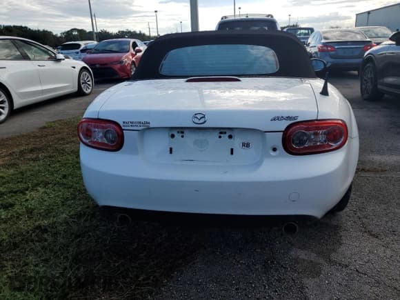 ✅ 2015 Mazda MX-5 Miata Sport • VIN: JM1NC2JF9F0238806 • Lot: 73948724. Wystawiony na Copart z przebiegiem 47 124 mil. Bezpłatny archiwum sprzedaży aukcyjnych z USA i szczegółowy raport historii pojazdu na DreamBid. Zdjęcie 6.