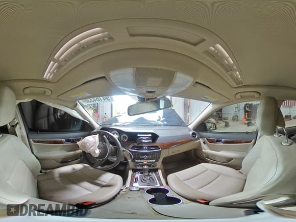 ✅ 2014 Mercedes-Benz C 300 Sport • VIN: WDDGF8ABXEG246392 • Lot: 94164335. Wystawiony na Copart z przebiegiem 88 761 mil. Bezpłatny archiwum sprzedaży aukcyjnych z USA i szczegółowy raport historii pojazdu na DreamBid. Zdjęcie 15.