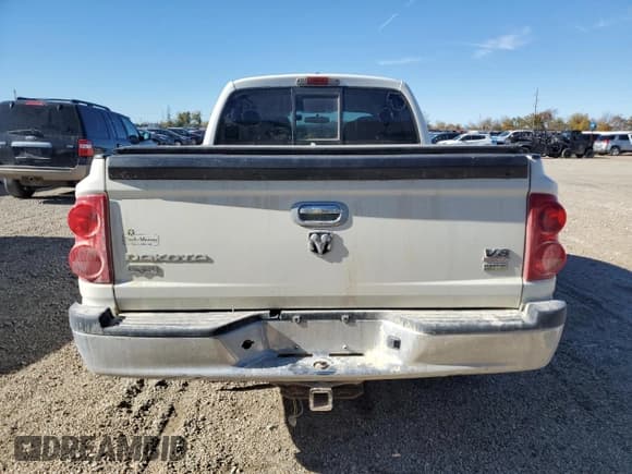 ✅ 2008 Dodge Dakota Laramie • VIN: 1D7HW58N38S638604 • Lot: 90980585. Wystawiony na Copart z przebiegiem 95 871 mil. Bezpłatny archiwum sprzedaży aukcyjnych z USA i szczegółowy raport historii pojazdu na DreamBid. Zdjęcie 6.