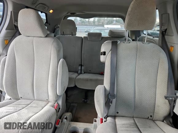 ✅ 2011 Toyota Sienna LE • VIN: 5TDKK3DC0BS142017 • Лот: 93746855. Опубликован ранее на Copart с пробегом 251 738 миль. Бесплатный доступ к архиву аукционных продаж из США и подробный отчёт об истории автомобиля на DreamBid. Изображение 10.