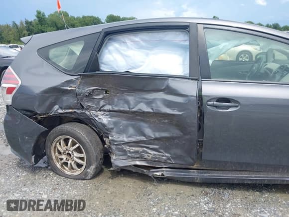 ✅ 2017 Toyota Prius Two • VIN: JTDZN3EU8HJ073161 • Lot: 42912926. Listed on IAAI with 104,562 mi. Free auction sales archive from the USA and detailed vehicle history report at DreamBid. Image 6.