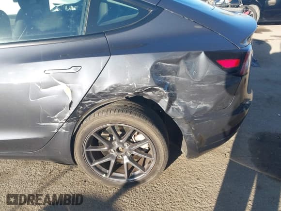 ✅ 2023 Tesla Model 3 • VIN: 5YJ3E1EA0PF540790 • Lot: 43580803. Wystawiony na IAAI z przebiegiem 21 936 mil. Bezpłatny archiwum sprzedaży aukcyjnych z USA i szczegółowy raport historii pojazdu na DreamBid. Zdjęcie 6.