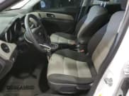 ✅ 2015 Chevrolet Cruze LS • VIN: 1G1PA5SG2F7290849 • Лот: 91595925. Опубликован ранее на Copart с пробегом 107 598 миль. Бесплатный доступ к архиву аукционных продаж из США и подробный отчёт об истории автомобиля на DreamBid. Изображение 7.