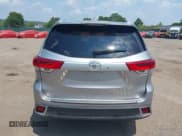 ✅ 2019 Toyota Highlander SE • VIN: 5TDJZRFH4KS597195 • Lot: 42871279. Listed on IAAI with 111,782 mi. Free auction sales archive from the USA and detailed vehicle history report at DreamBid. Image 17.