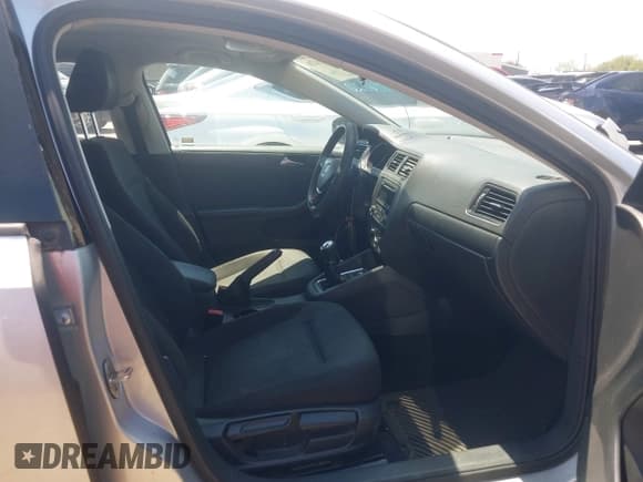 ✅ 2015 Volkswagen Jetta S • VIN: 3VW1K7AJ9FM271799 • Lot: 43016120. Wystawiony na IAAI z przebiegiem 154 999 mil. Bezpłatny archiwum sprzedaży aukcyjnych z USA i szczegółowy raport historii pojazdu na DreamBid. Zdjęcie 5.