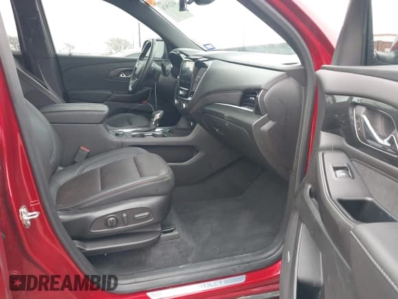 ✅ 2023 Chevrolet Traverse High Country • VIN: 1GNEVNKW7PJ221810 • Lot: 41215676. Wystawiony na IAAI z przebiegiem 26 020 mil. Bezpłatny archiwum sprzedaży aukcyjnych z USA i szczegółowy raport historii pojazdu na DreamBid. Zdjęcie 5.