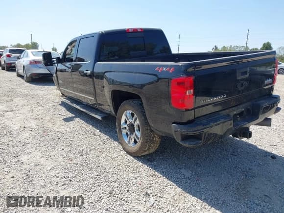 ✅ 2018 Chevrolet Silverado 2500HD High Country • VIN: 1GC1KXEY2JF276409 • Lot: 43179213. Listed on IAAI with 122,005 mi. Free auction sales archive from the USA and detailed vehicle history report at DreamBid. Image 3.