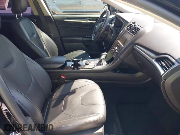 ✅ 2016 Ford Fusion Titanium • VIN: 3FA6P0SU2GR195976 • Lot: 42732016. Wystawiony na IAAI z przebiegiem 115 943 mil. Bezpłatny archiwum sprzedaży aukcyjnych z USA i szczegółowy raport historii pojazdu na DreamBid. Zdjęcie 5.