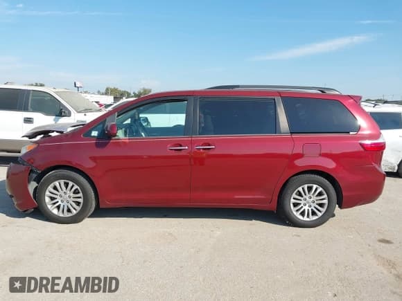 ✅ 2017 Toyota Sienna XLE Auto Access Seat • VIN: 5TDYZ3DC0HS886182 • Lot: 43382382. Listed on IAAI with 131,422 mi. Free auction sales archive from the USA and detailed vehicle history report at DreamBid. Image 15.