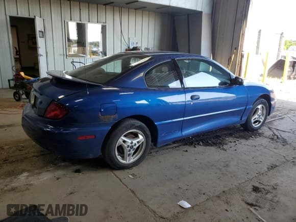 ✅ 2005 Pontiac Sunfire • VIN: 3G2JB12F75S228359 • Lot: 66709295. Listed on Copart with 145,853 mi. Free auction sales archive from the USA and detailed vehicle history report at DreamBid. Image 3.