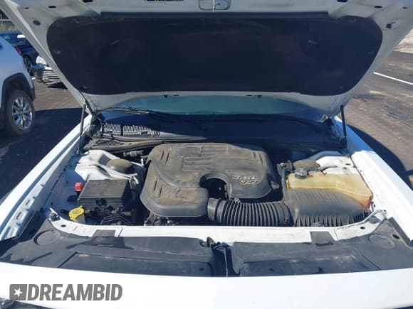 ✅ 2019 Dodge Challenger SXT • VIN: 2C3CDZAG4KH525230 • Lot: 43589020. Wystawiony na IAAI z przebiegiem Nie podano. Bezpłatny archiwum sprzedaży aukcyjnych z USA i szczegółowy raport historii pojazdu na DreamBid. Zdjęcie 10.