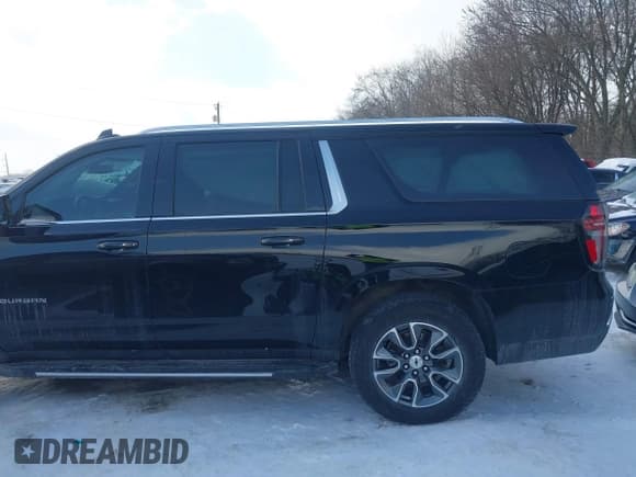 ✅ 2021 Chevrolet Suburban LT • VIN: 1GNSKCKD3MR266318 • Lot: 41333545. Wystawiony na IAAI z przebiegiem 125 032 mil. Bezpłatny archiwum sprzedaży aukcyjnych z USA i szczegółowy raport historii pojazdu na DreamBid. Zdjęcie 14.